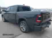 2022 Ram 1500 Laramie z VIN 1C6SRFJM3NN104261, wystawiony jako IAAI lot #42700393 z przebiegiem 99 055 mil mil oraz . Historia ofert i sprzedaży dostępna na DreamBid. Obrazek 3.