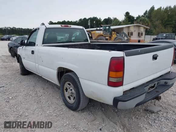 2001 Chevrolet Silverado 1500 z VIN 1GCEC14W11Z111266, wystawiony jako IAAI lot #43424667 z przebiegiem Nie podano mil oraz . Historia ofert i sprzedaży dostępna na DreamBid. Obrazek 3.