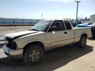 2003 Chevrolet S-10 LS с VIN 1GCDT19X438172438, выставлен на аукционе Copart как лот 54380325 с пробегом 133 435 миль миль и Чистый • Clean title. История ставок и продаж доступна на DreamBid. Изображение 1.