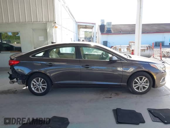 2017 Hyundai Sonata SE с VIN 5NPE24AFXHH589003, выставлен на аукционе IAAI как лот 43130018 с пробегом 102 770 миль миль и . История ставок и продаж доступна на DreamBid. Изображение 14.