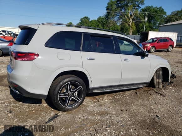 2025 Mercedes-Benz GLS 450 z VIN 4JGFF5KE8SB388466, wystawiony jako Copart lot #62907065 z przebiegiem 1 726 mil mil oraz Szkoda całkowita • Salvage title. Historia ofert i sprzedaży dostępna na DreamBid. Obrazek 3.