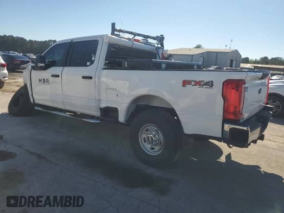 2023 Ford F-250 XL z VIN 1FT7W2BA5PEC57750, wystawiony jako Copart lot #86072825 z przebiegiem 56 394 mil mil oraz Szkoda całkowita • Salvage title. Historia ofert i sprzedaży dostępna na DreamBid. Obrazek 2.