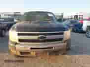 2011 Chevrolet Silverado 1500 LT z VIN 1GCRCSEAXBZ125243, wystawiony jako IAAI lot #43134333 z przebiegiem 261 653 mil mil oraz . Historia ofert i sprzedaży dostępna na DreamBid. Obrazek 12.