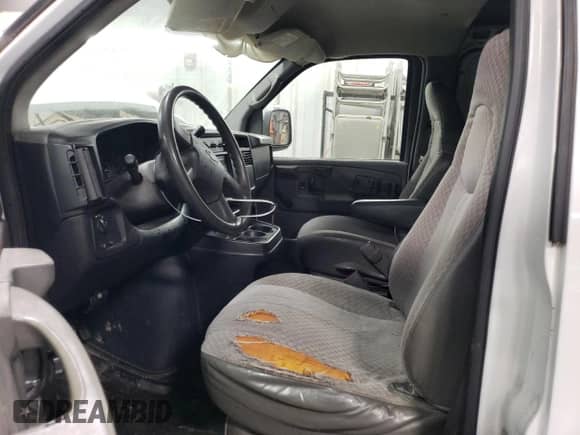 2005 Chevrolet City Express Cargo z VIN 1GCHG39V051157916, wystawiony jako Copart lot #47513004 z przebiegiem 113 112 mil mil oraz Szkoda całkowita • Salvage title. Historia ofert i sprzedaży dostępna na DreamBid. Obrazek 7.