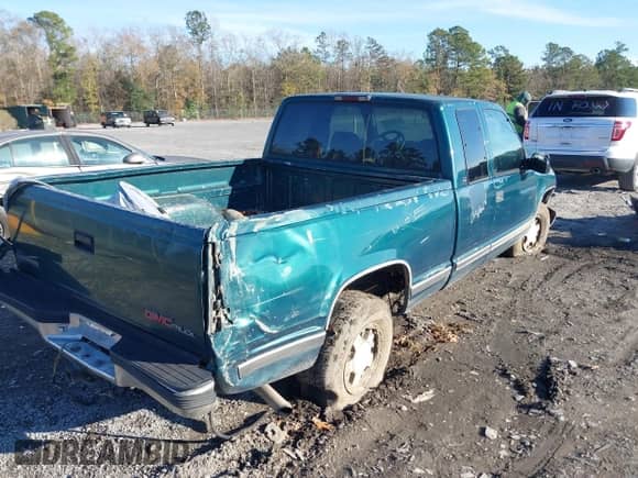 1996 GMC Sierra 1500 z VIN 2GTEC19R9T1541142, wystawiony jako IAAI lot #41375900 z przebiegiem 292 893 mil mil oraz . Historia ofert i sprzedaży dostępna na DreamBid. Obrazek 4.