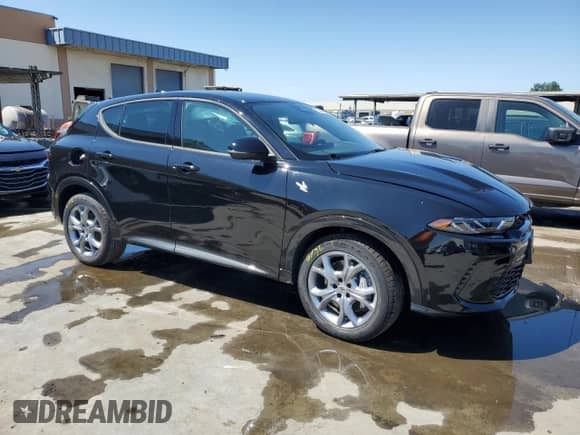 2024 Dodge Hornet R/T z VIN ZACPDFCW2R3A33232, wystawiony jako Copart lot #64179884 z przebiegiem 12 739 mil mil oraz Nie do naprawy • Non repairable. Historia ofert i sprzedaży dostępna na DreamBid. Obrazek 4.