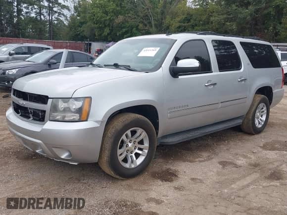 2011 Chevrolet Suburban LTZ с VIN 1GNSCKE04BR385153, выставлен на аукционе IAAI как лот 43511269 с пробегом 237 619 миль миль и . История ставок и продаж доступна на DreamBid. Изображение 17.