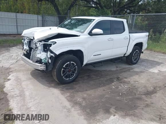 2025 Toyota Tacoma SR5 with VIN 3TMKB5FN2SM028806, listed as a IAAI auction lot 43258727 with 10,320 mi miles and . Bid and sale history available at DreamBid. Image 17.