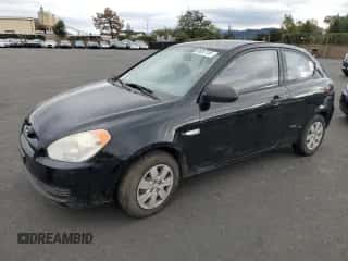 2009 Hyundai Accent Auto GS z VIN KMHCM36C49U139425, wystawiony jako Copart lot #86657135 z przebiegiem 127 123 mil mil oraz Czysty tytuł • Clean title. Historia ofert i sprzedaży dostępna na DreamBid. Obrazek 1.
