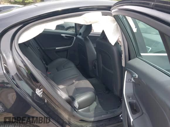 2016 Volvo S60 T5 Drive-E Premier z VIN YV126MFKXG2390847, wystawiony jako IAAI lot #42647884 z przebiegiem 115 397 mil mil oraz . Historia ofert i sprzedaży dostępna na DreamBid. Obrazek 8.