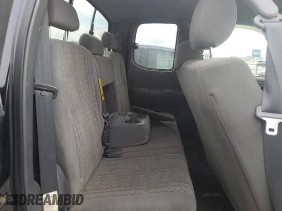 2005 Toyota Tundra SR5 z VIN 5TBRT34115S460803, wystawiony jako Copart lot #83942935 z przebiegiem 210 283 mil mil oraz Szkoda całkowita • Salvage title. Historia ofert i sprzedaży dostępna na DreamBid. Obrazek 10.