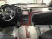 2008 Cadillac Escalade z VIN 1GYFC66878R210095, wystawiony jako Copart lot #80083654 z przebiegiem 128 330 mil mil oraz Czysty tytuł • Clean title. Historia ofert i sprzedaży dostępna na DreamBid. Obrazek 9.