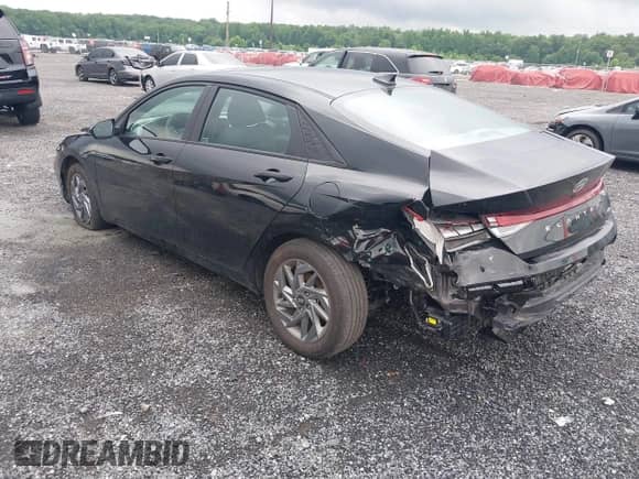 2025 Hyundai Elantra SEL Sport z VIN KMHLM4DJ5SU125112, wystawiony jako IAAI lot #42646718 z przebiegiem 31 821 mil mil oraz . Historia ofert i sprzedaży dostępna na DreamBid. Obrazek 3.