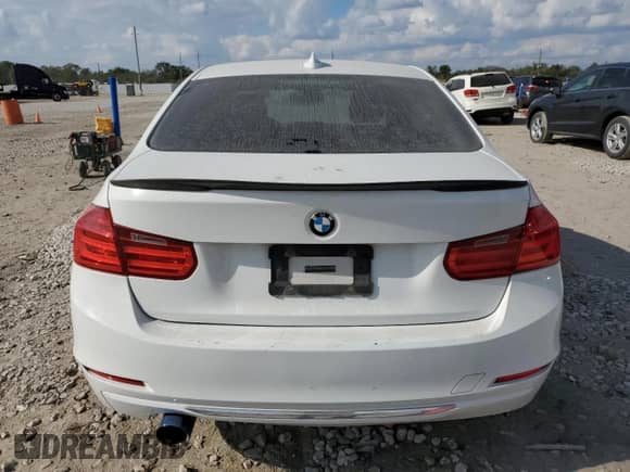 2013 BMW 3 Series 328i с VIN WBA3A5G56DNP26766, выставлен на аукционе Copart как лот 86213875 с пробегом 186 665 миль миль и Списание • Salvage title. История ставок и продаж доступна на DreamBid. Изображение 6.
