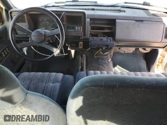 1994 Chevrolet Silverado 2500 with VIN 2GCFK29K9R1129148, listed as a Copart auction lot 46867115 with 441,778 mi miles and Salvage title. Bid and sale history available at DreamBid. Image 8.