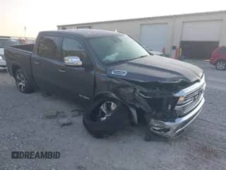 2022 Ram 1500 Laramie z VIN 1C6SRFJT9NN479191, wystawiony jako IAAI lot #43032319 z przebiegiem 36 586 mil mil oraz . Historia ofert i sprzedaży dostępna na DreamBid. Obrazek 1.