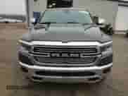 2019 Ram 1500 Laramie z VIN 1C6SRFDT5KN871267, wystawiony jako Copart lot #49915375 z przebiegiem 124 351 mil mil oraz Szkoda całkowita • Salvage title. Historia ofert i sprzedaży dostępna na DreamBid. Obrazek 5.