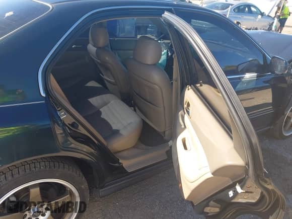 1996 Honda Accord EX z VIN 1HGCE6670TA006564, wystawiony jako IAAI lot #43471466 z przebiegiem 83 465 mil mil oraz . Historia ofert i sprzedaży dostępna na DreamBid. Obrazek 8.