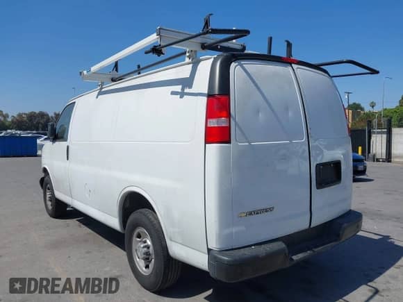 2023 Chevrolet Express Cargo с VIN 1GCWGAFP2P1100606, выставлен на аукционе IAAI как лот 42450171 с пробегом 34 000 миль миль и . История ставок и продаж доступна на DreamBid. Изображение 3.