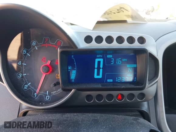 2014 Chevrolet Sonic LT с VIN 1G1JD5SB6E4221664, выставлен на аукционе IAAI как лот 41503794 с пробегом 123 711 миль миль и . История ставок и продаж доступна на DreamBid. Изображение 7.