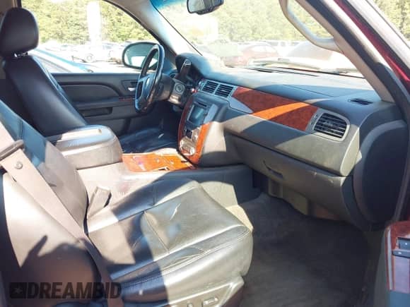2011 Chevrolet Tahoe LTZ с VIN 1GNSCCE04BR134185, выставлен на аукционе IAAI как лот 42879101 с пробегом 315 285 миль миль и . История ставок и продаж доступна на DreamBid. Изображение 5.