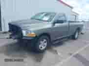 2010 Dodge 1500 Sport z VIN 3D7JV1ET7AG149569, wystawiony jako IAAI lot #42619644 z przebiegiem 198 189 mil mil oraz . Historia ofert i sprzedaży dostępna na DreamBid. Obrazek 2.