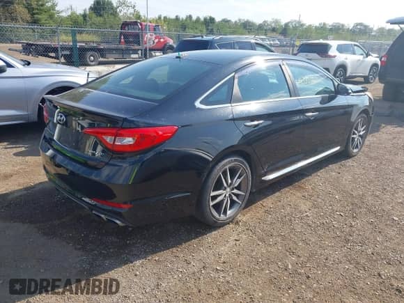 2015 Hyundai Sonata Sport z VIN 5NPE34AB3FH042341, wystawiony jako IAAI lot #43337687 z przebiegiem 112 354 mil mil oraz . Historia ofert i sprzedaży dostępna na DreamBid. Obrazek 4.