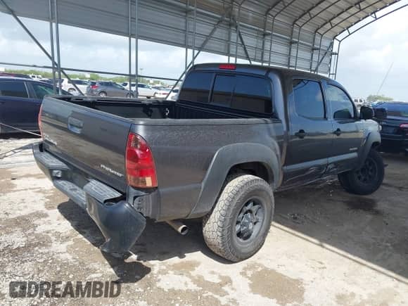 2014 Toyota Tacoma PreRunner z VIN 5TFJX4GN8EX031794, wystawiony jako IAAI lot #42533121 z przebiegiem 117 116 mil mil oraz . Historia ofert i sprzedaży dostępna na DreamBid. Obrazek 4.