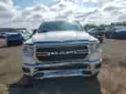 2020 Ram 1500 Big Horn z VIN 1C6SRFBT3LN215475, wystawiony jako Copart lot #81484975 z przebiegiem 96 265 mil mil oraz Szkoda całkowita • Salvage title. Historia ofert i sprzedaży dostępna na DreamBid. Obrazek 5.