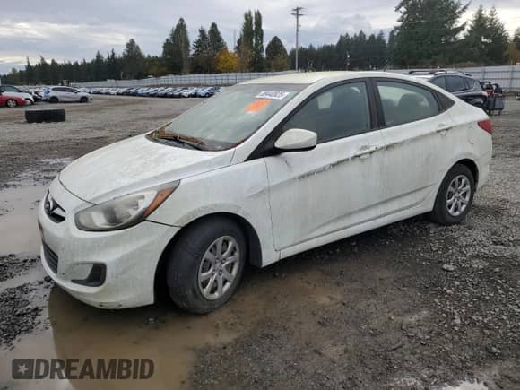 2014 Hyundai Accent GLS z VIN KMHCT4AE8EU656349, wystawiony jako Copart lot #89440825 z przebiegiem 150 288 mil mil oraz Czysty tytuł • Clean title. Historia ofert i sprzedaży dostępna na DreamBid. Obrazek 1.