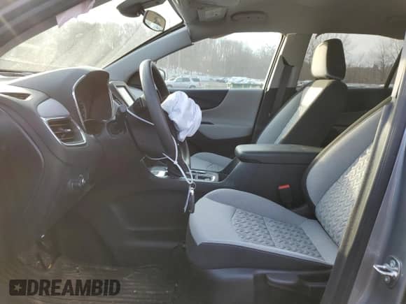 2024 Chevrolet Equinox LS z VIN 3GNAX5EG7RL336903, wystawiony jako Copart lot #46473485 z przebiegiem 1 571 mil mil oraz Szkoda całkowita • Salvage title. Historia ofert i sprzedaży dostępna na DreamBid. Obrazek 7.