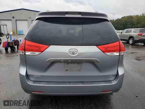 2013 Toyota Sienna LE AAS с VIN 5TDKK3DC1DS389260, выставлен на аукционе Copart как лот 84807565 с пробегом 238 792 миль миль и Списание • Salvage title. История ставок и продаж доступна на DreamBid. Изображение 6.