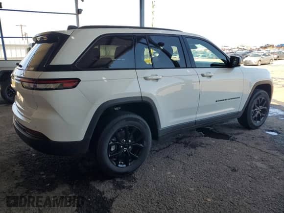 2024 Jeep Grand Cherokee Altitude z VIN 1C4RJGAG4R8550874, wystawiony jako Copart lot #57902725 z przebiegiem 26 703 mil mil oraz Czysty tytuł • Clean title. Historia ofert i sprzedaży dostępna na DreamBid. Obrazek 3.