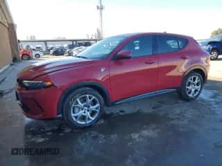 2024 Dodge Hornet R/T z VIN ZACPDFCW9R3A28948, wystawiony jako Copart lot #42141825 z przebiegiem 17 766 mil mil oraz Nie do naprawy • Non repairable. Historia ofert i sprzedaży dostępna na DreamBid. Obrazek 1.