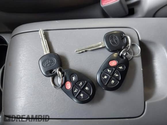 2004 Toyota Sienna XLE z VIN 5TDBA22C14S015263, wystawiony jako IAAI lot #43559835 z przebiegiem 114 153 mil mil oraz . Historia ofert i sprzedaży dostępna na DreamBid. Obrazek 11.