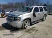 2010 Chevrolet Tahoe LTZ z VIN 1GNUKCE05AR173734, wystawiony jako Copart lot #50668755 z przebiegiem 240 752 mil mil oraz Szkoda całkowita • Salvage title. Historia ofert i sprzedaży dostępna na DreamBid. Obrazek 1.