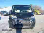 2023 Ram ProMaster Cargo z VIN 3C6LRVVG1PE529021, wystawiony jako IAAI lot #41168221 z przebiegiem 51 689 mil mil oraz . Historia ofert i sprzedaży dostępna na DreamBid. Obrazek 13.