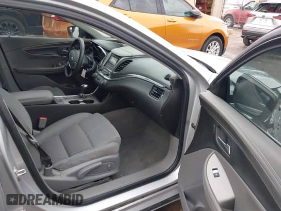 2017 Chevrolet Impala LS z VIN 2G11X5SA5H9183246, wystawiony jako IAAI lot #42567181 z przebiegiem 201 418 mil mil oraz . Historia ofert i sprzedaży dostępna na DreamBid. Obrazek 5.