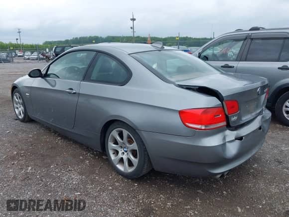 2009 BMW 3 Series 328i xDrive с VIN WBAWV53509P080241, выставлен на аукционе IAAI как лот 42176290 с пробегом 129 567 миль миль и . История ставок и продаж доступна на DreamBid. Изображение 3.