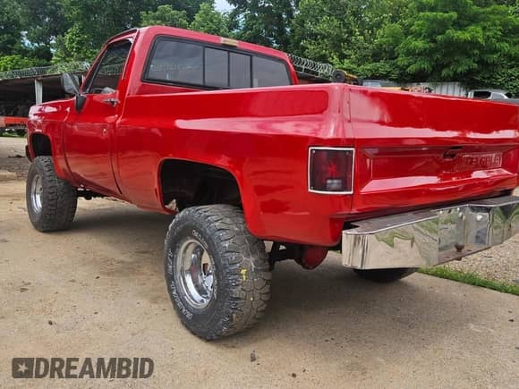 1977 Chevrolet Silverado 1500 с VIN CKL147J146028, выставлен на аукционе Copart как лот 59329435 с пробегом 43 856 миль миль и Списание • Salvage title. История ставок и продаж доступна на DreamBid. Изображение 3.