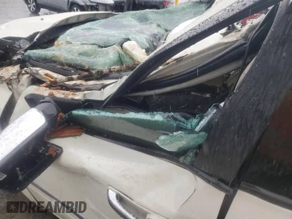 2016 Ram 1500 Laramie z VIN 1C6RR7NM8GS359474, wystawiony jako Copart lot #64881705 z przebiegiem Nie podano mil oraz Szkoda całkowita • Salvage title. Historia ofert i sprzedaży dostępna na DreamBid. Obrazek 8.