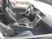 2013 Volvo S60 T5 Premier z VIN YV1612FS8D1212862, wystawiony jako IAAI lot #43112996 z przebiegiem 159 493 mil mil oraz . Historia ofert i sprzedaży dostępna na DreamBid. Obrazek 5.