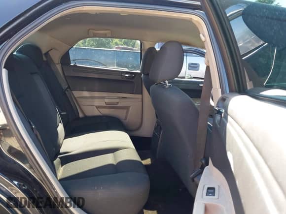 2006 Chrysler 300 with VIN 2C3KA43R96H274524, listed as a IAAI auction lot 42592121 with 172,717 mi miles and . Bid and sale history available at DreamBid. Image 8.