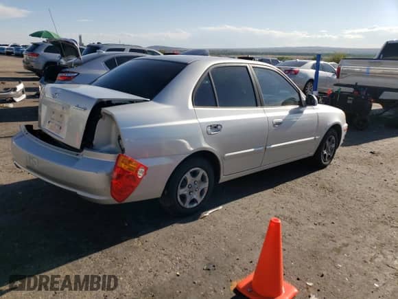 2003 Hyundai Accent GL z VIN KMHCG45C13U494378, wystawiony jako Copart lot #63713375 z przebiegiem 114 772 mil mil oraz Szkoda całkowita • Salvage title. Historia ofert i sprzedaży dostępna na DreamBid. Obrazek 3.