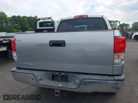 2010 Toyota Tundra Limited z VIN 5TFFY5F16AX095009, wystawiony jako IAAI lot #42587462 z przebiegiem 282 785 mil mil oraz . Historia ofert i sprzedaży dostępna na DreamBid. Obrazek 16.