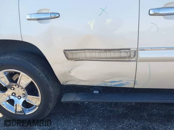 2008 Chevrolet Tahoe 3LT z VIN 1GNFK13018R178472, wystawiony jako IAAI lot #41587422 z przebiegiem 238 152 mil mil oraz . Historia ofert i sprzedaży dostępna na DreamBid. Obrazek 14.