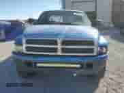 1998 Dodge 1500 z VIN 3B7HF12Z7WG108042, wystawiony jako Copart lot #74530764 z przebiegiem 249 992 mil mil oraz Czysty tytuł • Clean title. Historia ofert i sprzedaży dostępna na DreamBid. Obrazek 5.