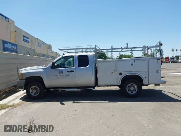 2007 Chevrolet Silverado 3500 with VIN 1GBHC39K67E560767, listed as a IAAI auction lot 43007800 with 284,496 mi miles and . Bid and sale history available at DreamBid. Image 15.