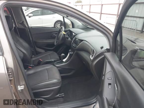 2022 Chevrolet Trax LT с VIN KL7CJLSM2NB563216, выставлен на аукционе IAAI как лот 41702010 с пробегом 19 937 миль миль и . История ставок и продаж доступна на DreamBid. Изображение 5.