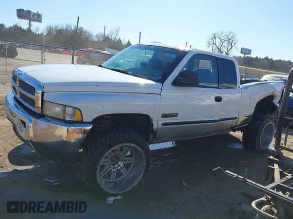 1999 Dodge 2500 with VIN 1B7KF2362XJ653193, listed as a IAAI auction lot 37230531 with 328,209 mi miles and . Bid and sale history available at DreamBid. Image 14.